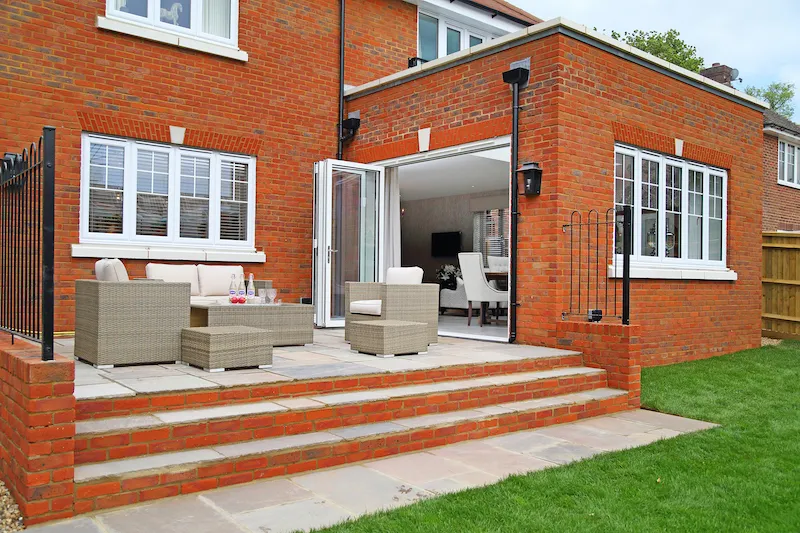 Tudor Court pateo