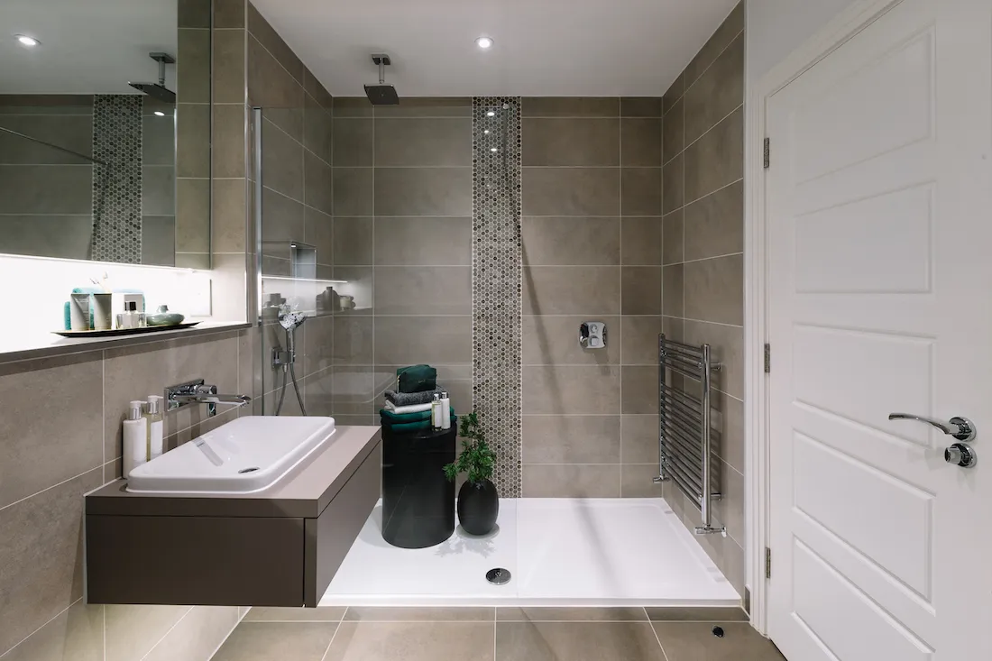 Lynbury shower