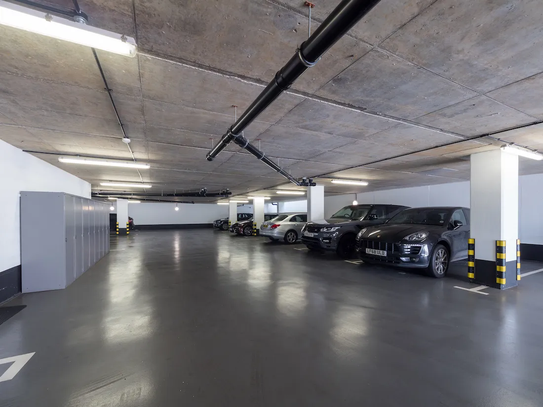 Lynbury garage